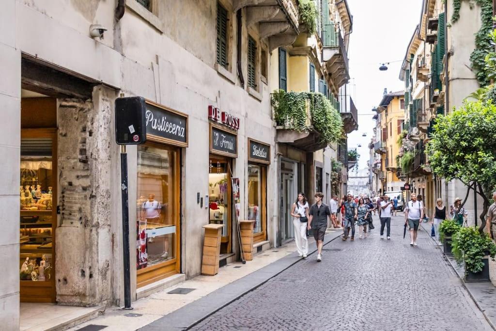 Apartamento Residenza Angels @Piazzadelleerbe Verona Exterior foto